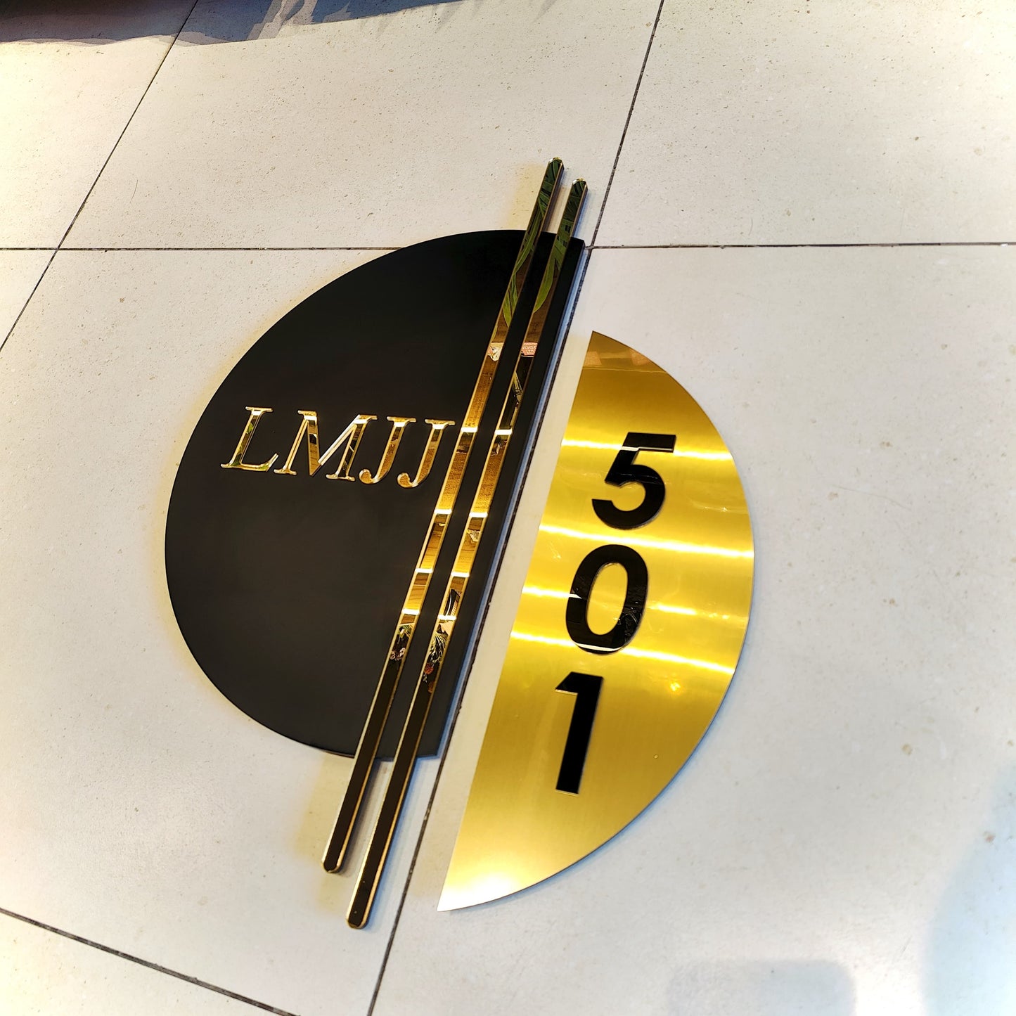 The Bisected Cir'Cle Luxury Nameplate