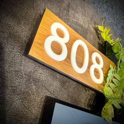 Lumi Noir Éclat Nameplate